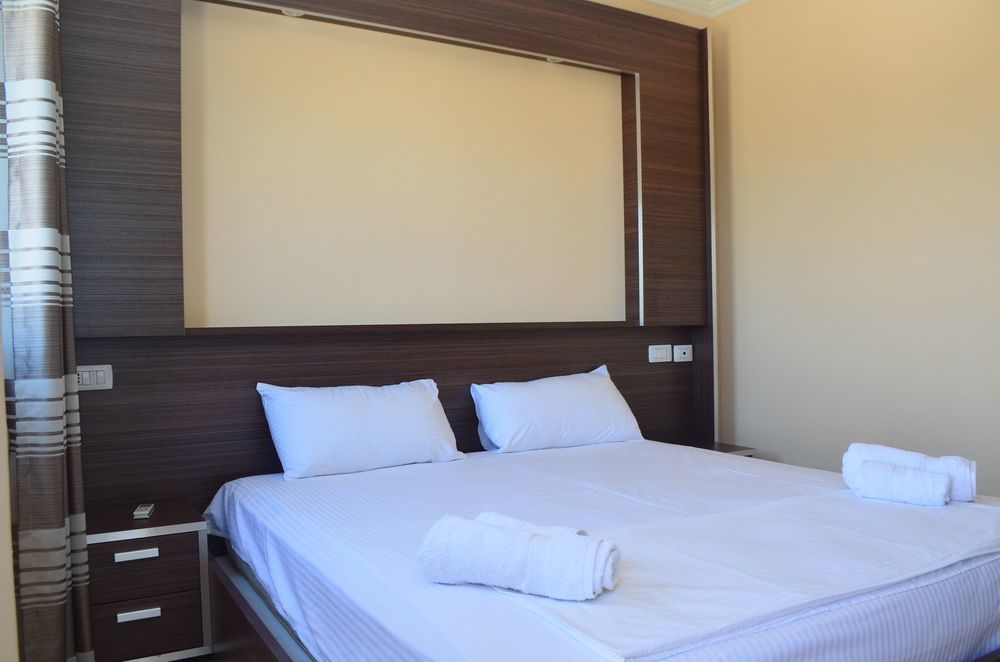 Qerret Royal Park Hotel מראה חיצוני תמונה